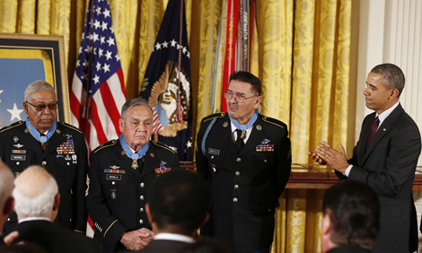 U.S. Army veterans Melvin Morris, Jose Rodela, and Santiago Erevia with President Obama